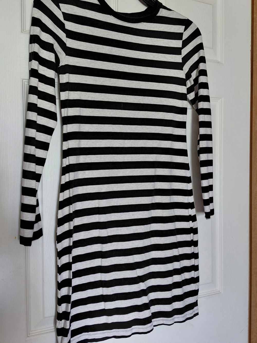 Old Navy Black and White Striped Long Sleeve Dress